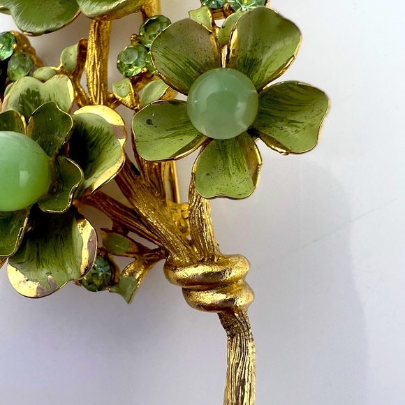 Vintage Green Enamel Floral Rhinestone Brooch with Gold Accents - Picture 3 of 6
